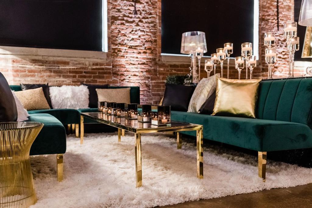 tables and chairs rentals in Dallas